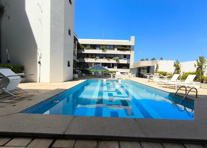 Flat Completo Com Cozinha No Melhor Da Pituba, Wifi, Ar, Netflix, Edf Frente Mar, Piscina