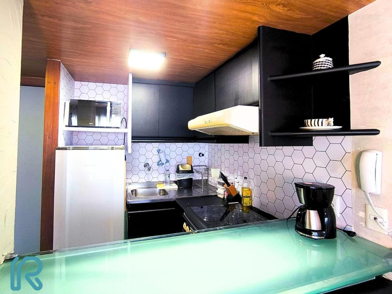 Flat Completo Com Cozinha No Da Pituba, Wifi, Ar, Netflix, Edf Frente Mar, Piscina Apartment *