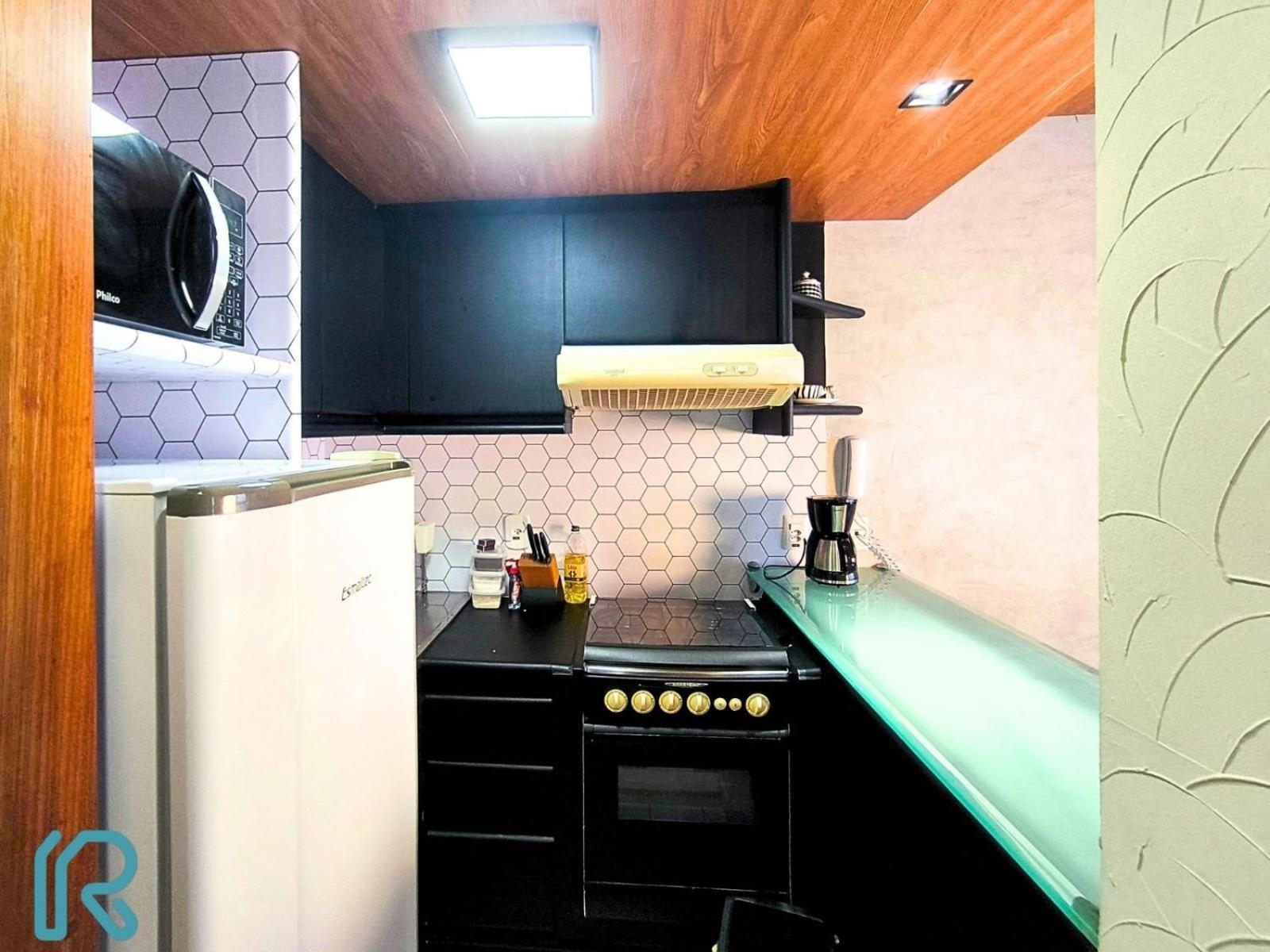 Flat Completo Com Cozinha No Da Pituba, Wifi, Ar, Netflix, Edf Frente Mar, Piscina * Salvador